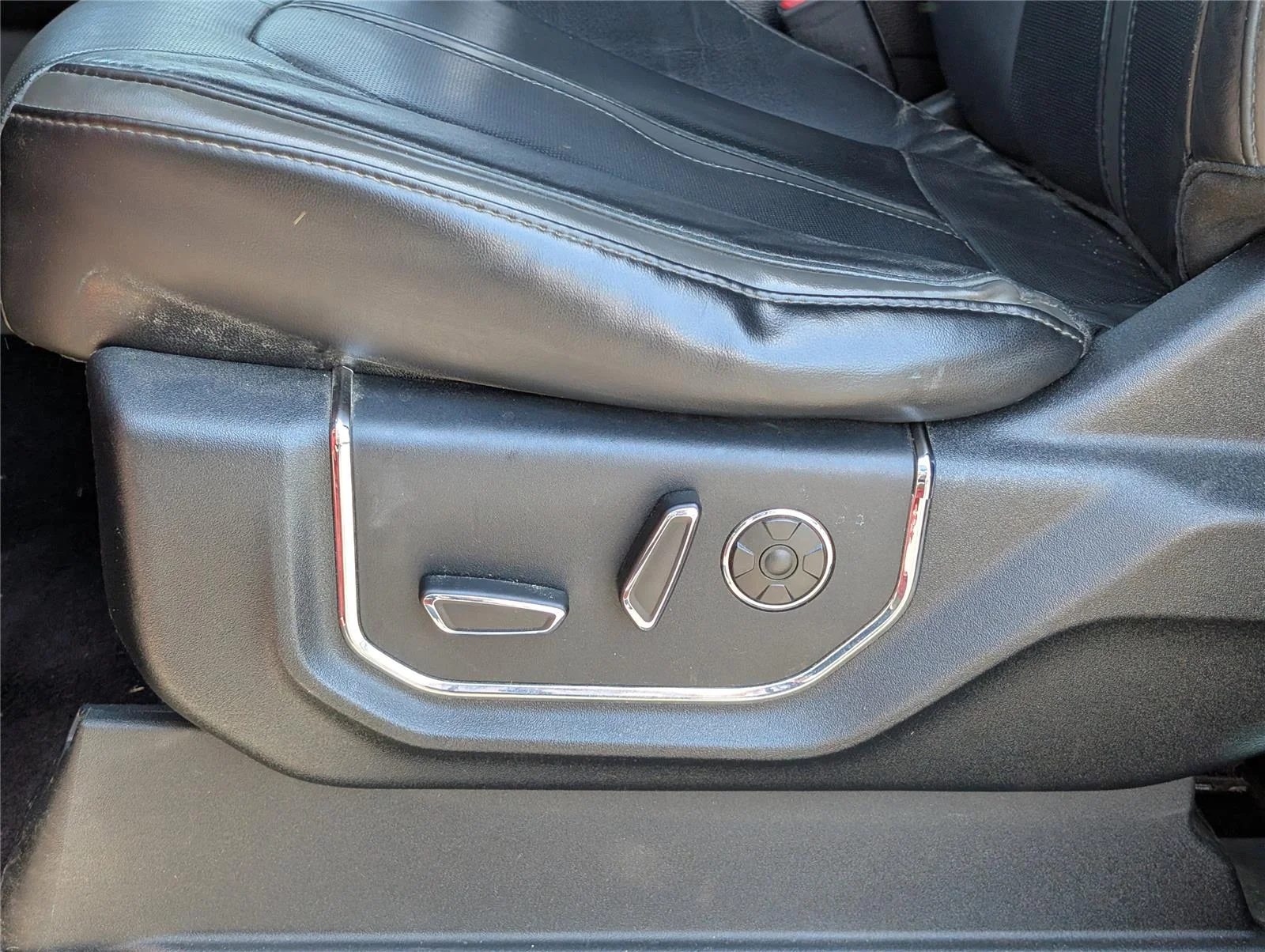 Used 2016 Ruby Red Metallic Tinted Clearcoat Ford Platinum image 10