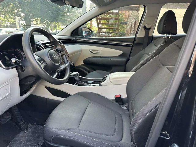 Used 2024 Black Pearl Hyundai SE image 10
