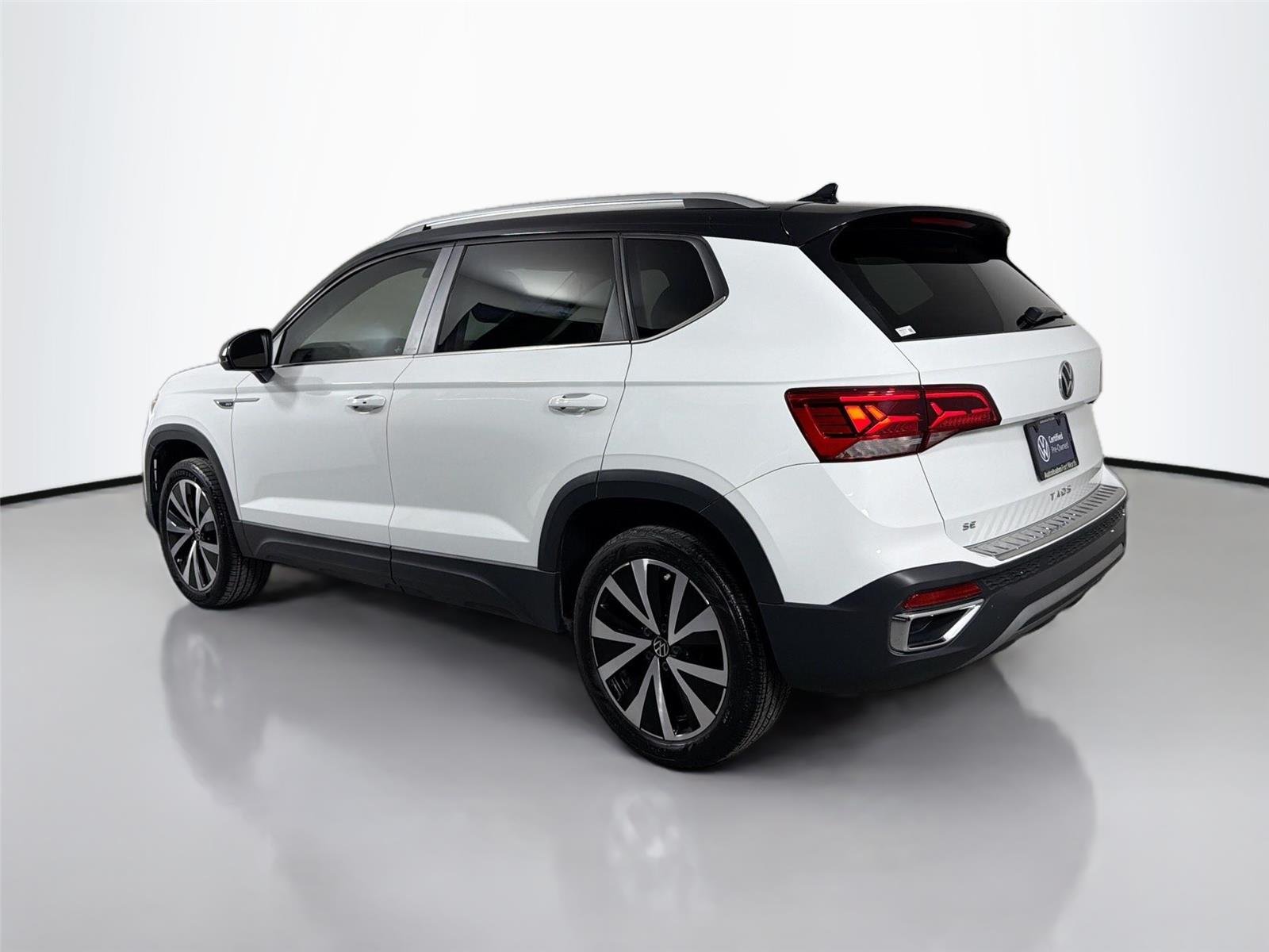 Used 2023 Pure White Volkswagen SE image 7