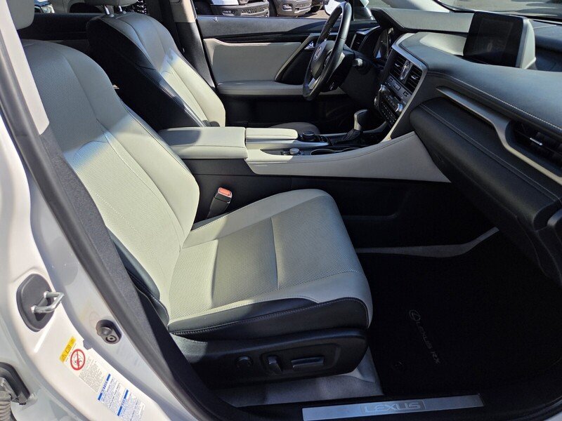Used 2017 White Lexus 350 image 19