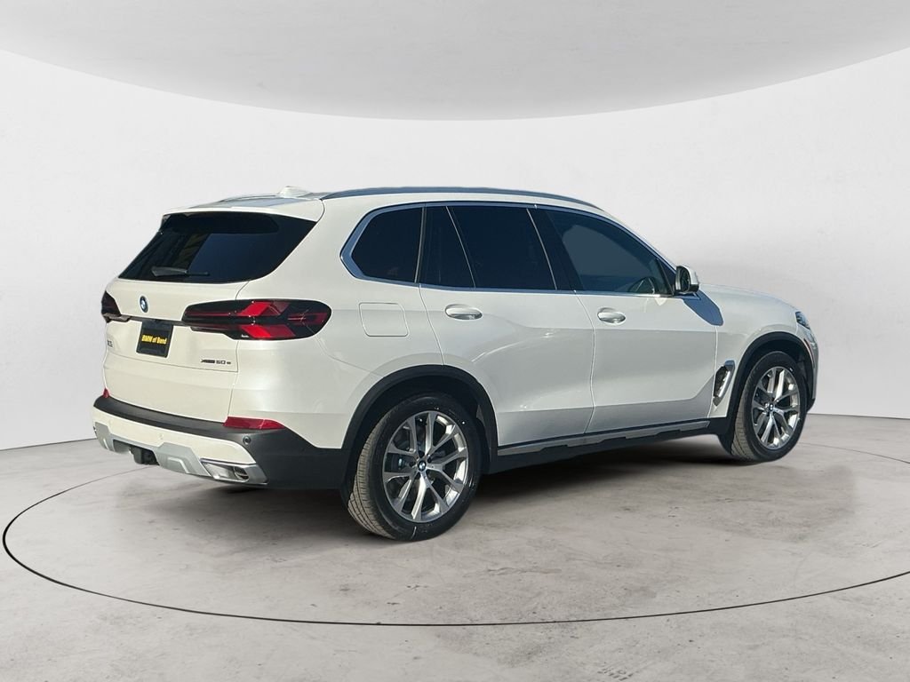 New 2026 White BMW xDrive50e image 5