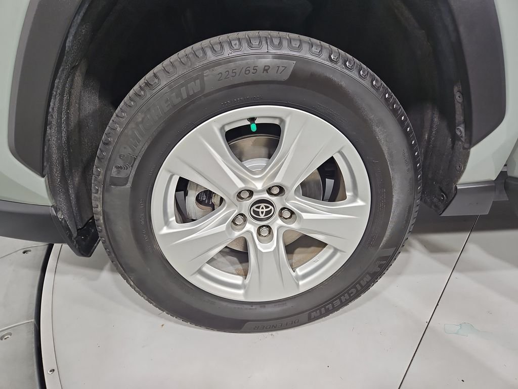 Used 2021  Toyota XLE image 27