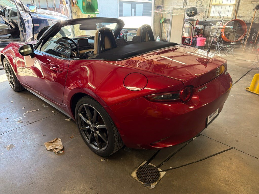 Used 2016 Red Mazda Grand Touring image 2