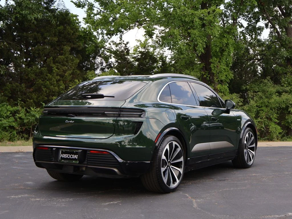 Used 2024 Oak Green Metallic Neo Porsche Turbo image 8