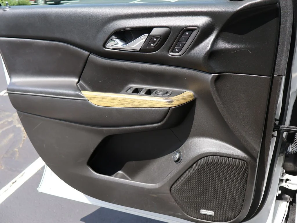 Used 2017 White GMC Denali image 44