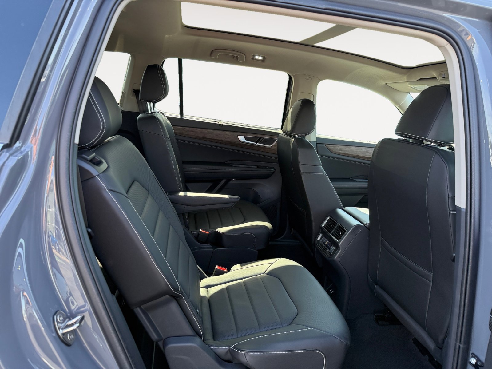 New 2026 Pure Gray Volkswagen 2.0T SEL image 18