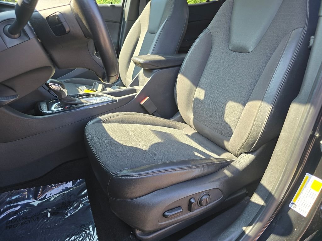 Used 2020 Black Buick Select image 31