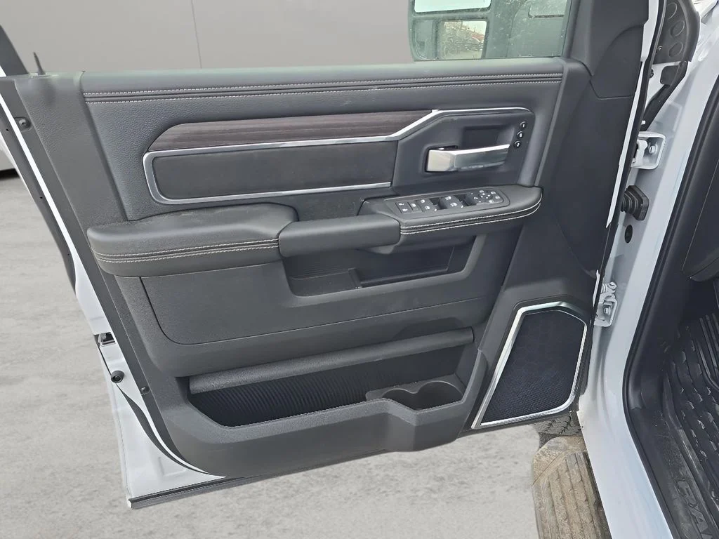 New 2026 Bright White Clear-Coat Exterior Paint RAM Laramie image 10