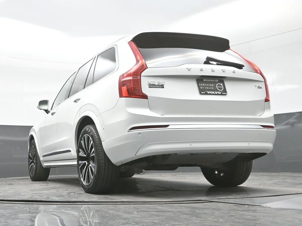 Certified Used 2025 Crystal White Volvo Plus image 27