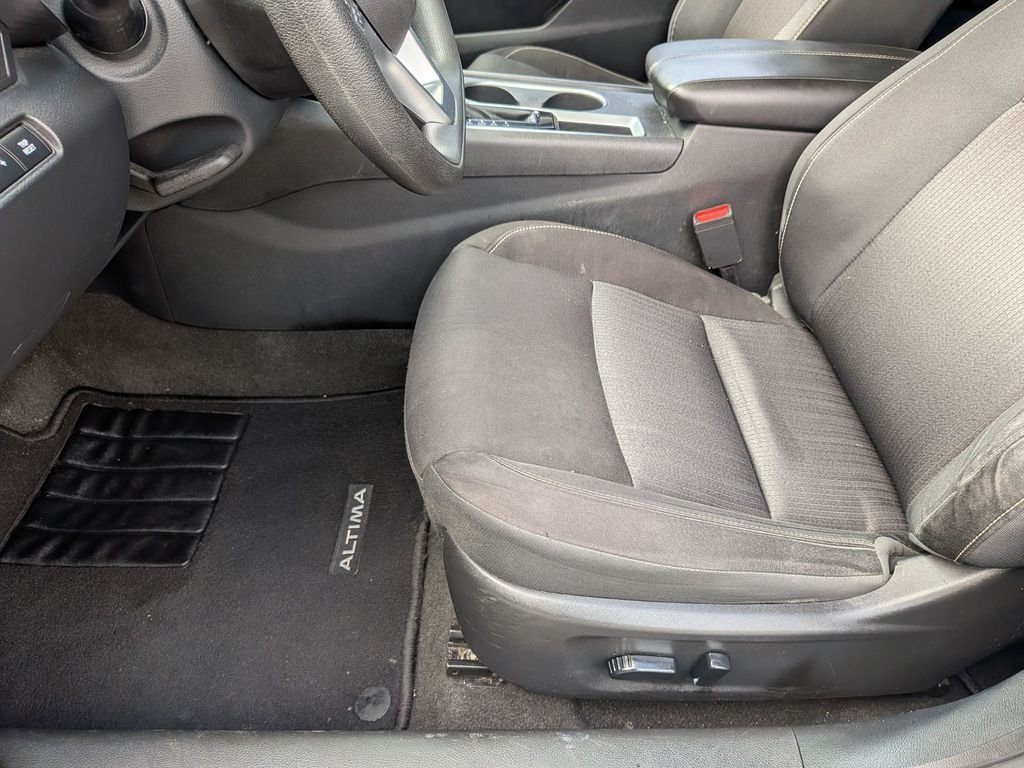 Used 2022 Silver Nissan 2.5 SV image 15