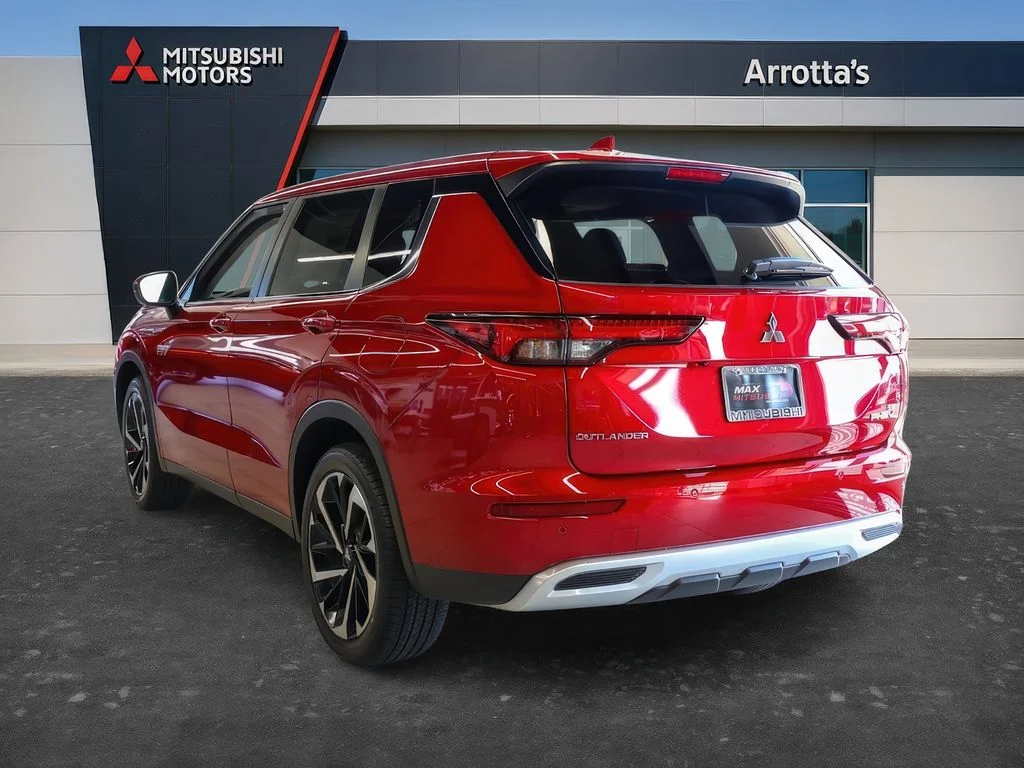 New 2025 Red Diamond Mitsubishi SE image 5