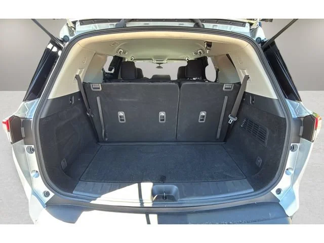 Used 2025 Silver Nissan S image 30