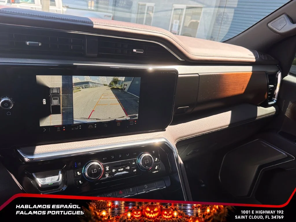 Used 2025 White Frost Tricoat GMC Denali image 25