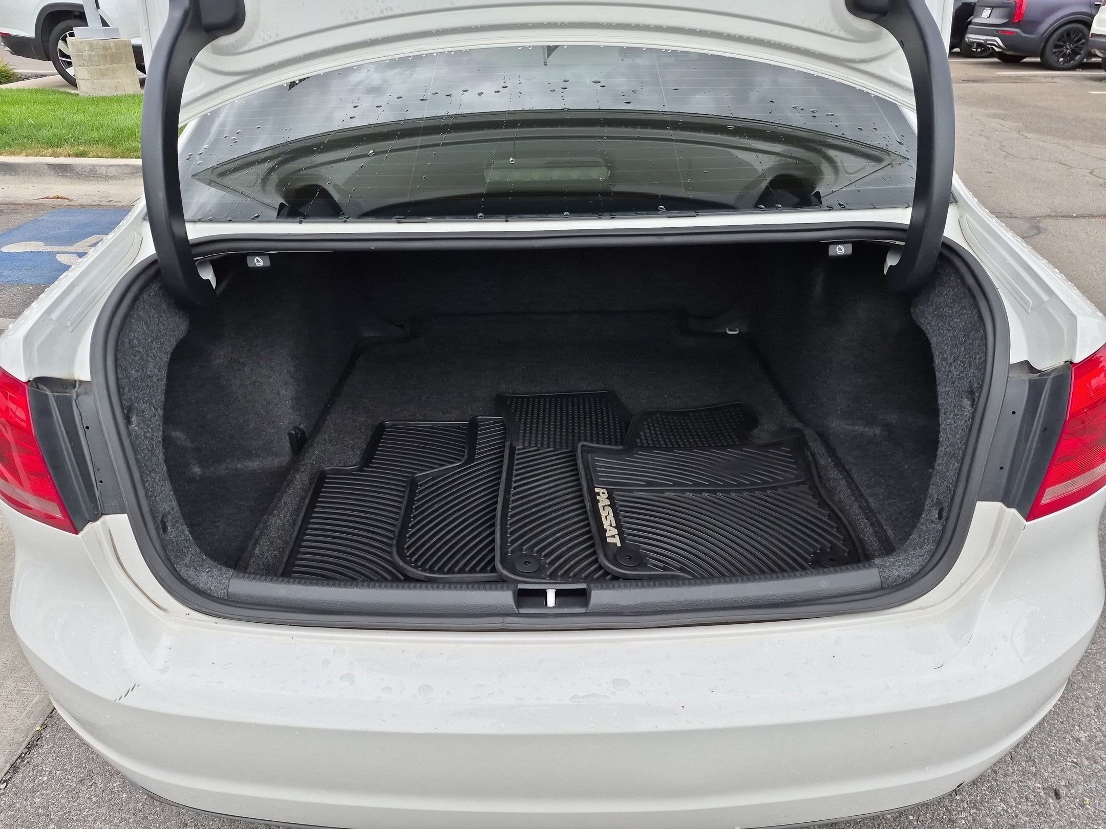 Used 2013 Candy White Volkswagen 2.5 SE image 25