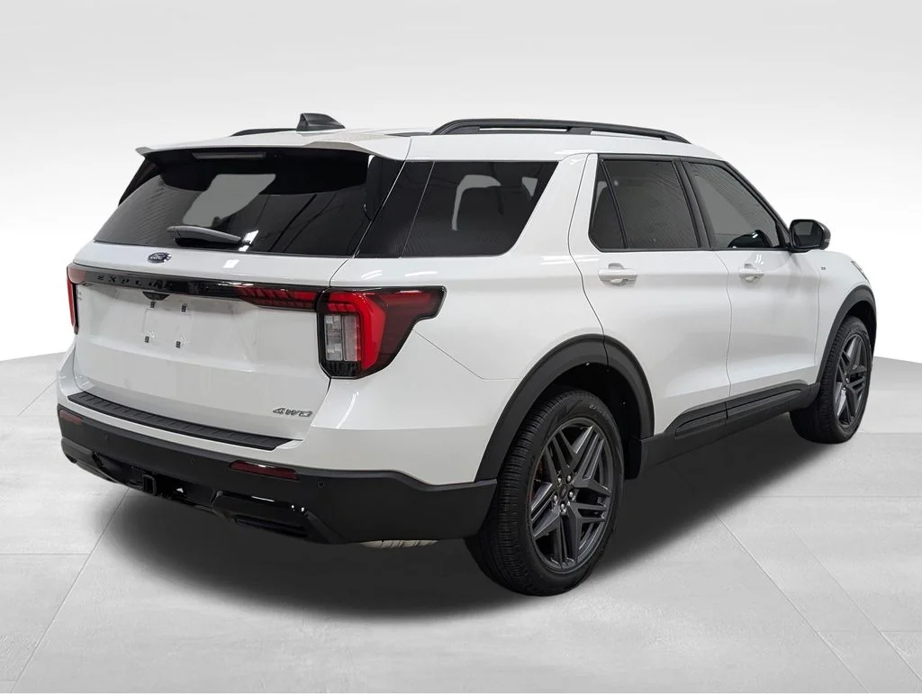 New 2026 Star White Metallic Tri-Coat Ford ST-Line image 19