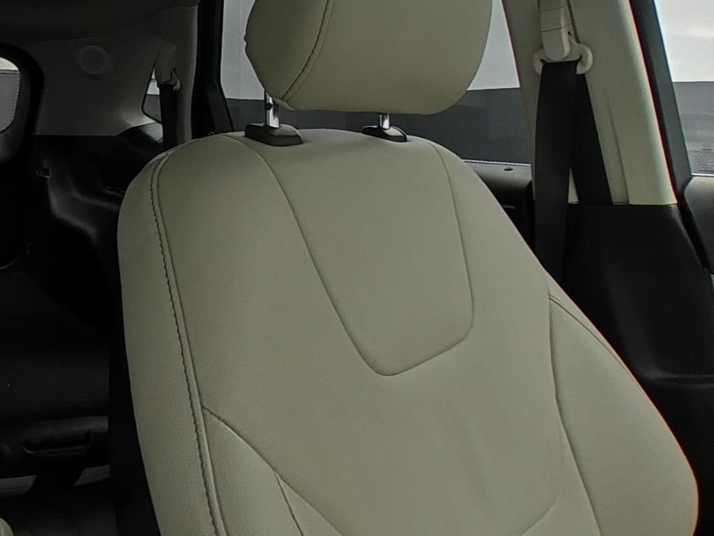Used 2019 White Ford Titanium image 21