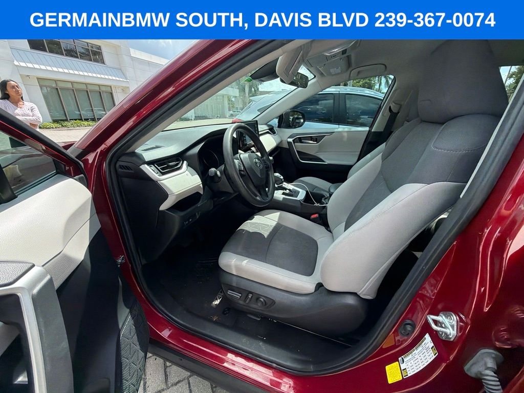 Used 2022 Pearl Toyota XLE image 17