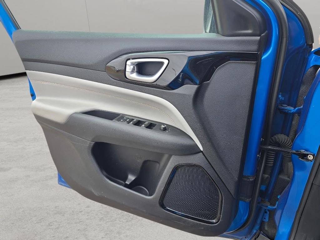 Used 2024 Hydro Blue Pearlcoat Jeep Limited image 22