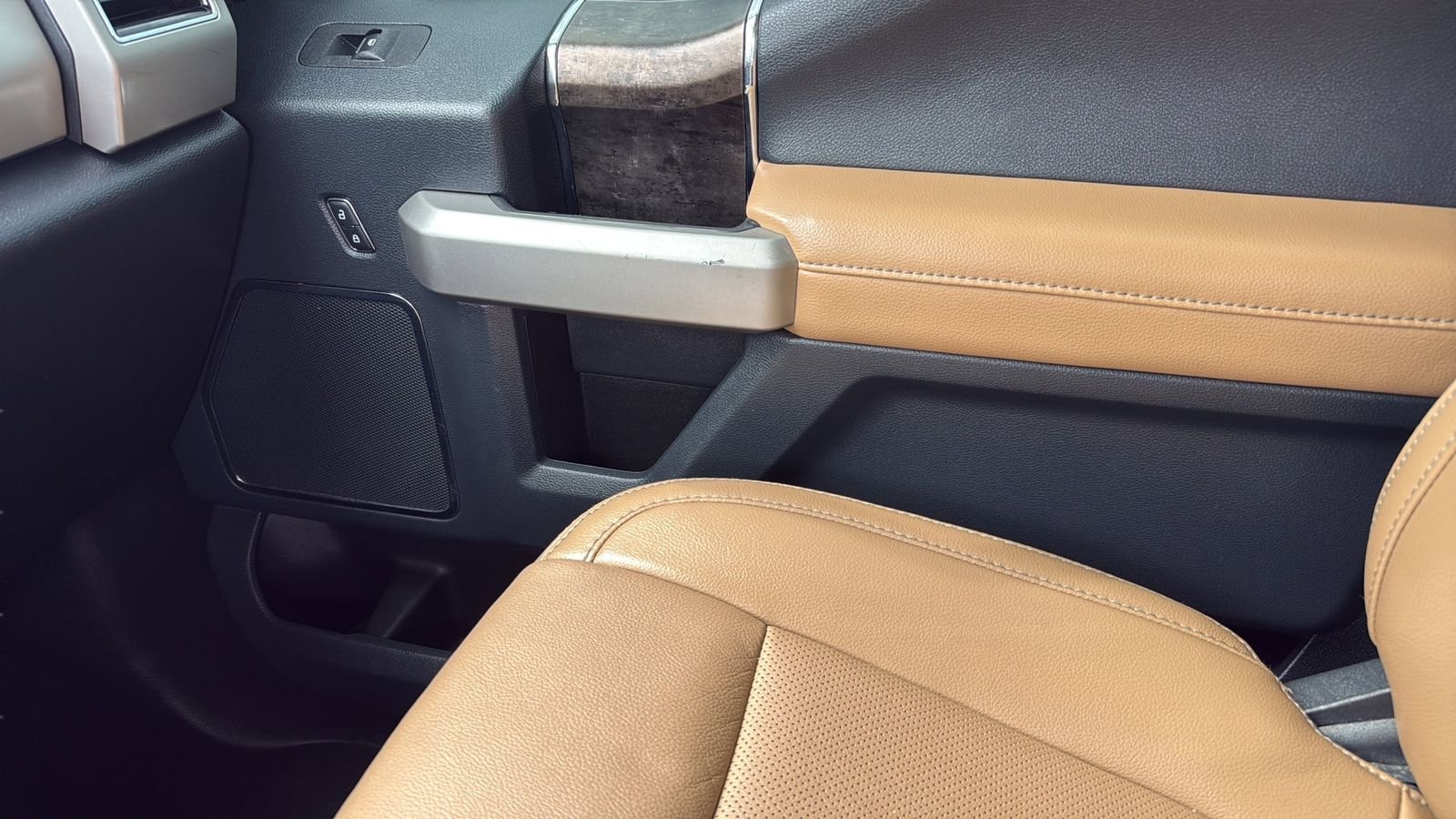 Used 2022 White Ford Lariat image 20