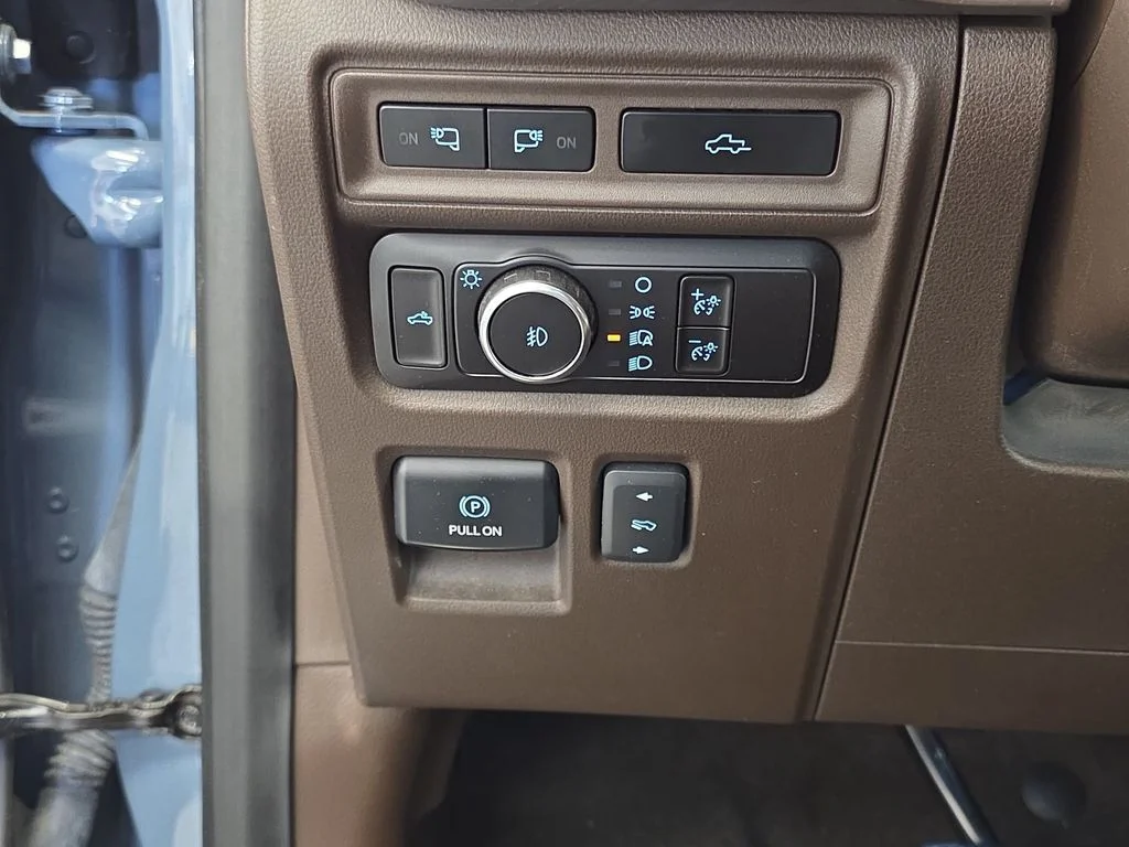 Used 2023 Azure Gray Metallic Ford King Ranch image 23