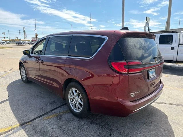 Used 2023 Velvet Red Pearlcoat Chrysler Touring L image 7
