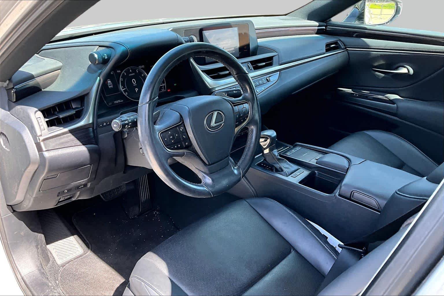 Used 2019 Silver Lining Metallic Lexus  image 18