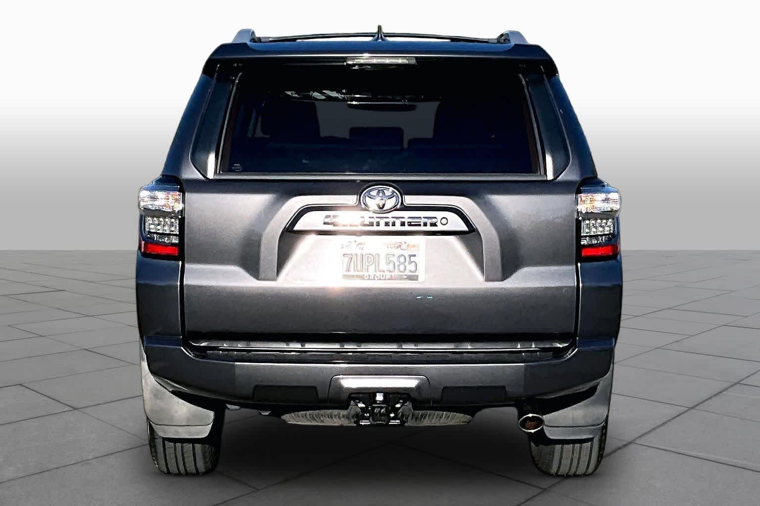 Used 2016 Magnetic Gray Metallic Toyota SR5 Premium image 4