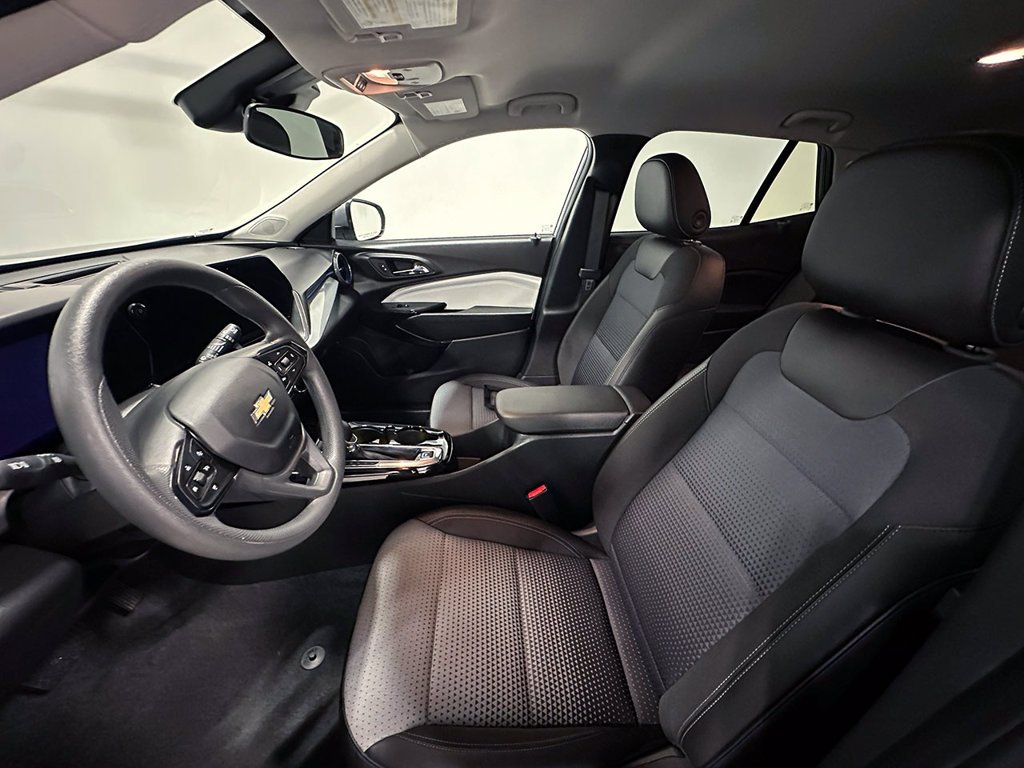 Used 2025 Gray Chevrolet LT image 3