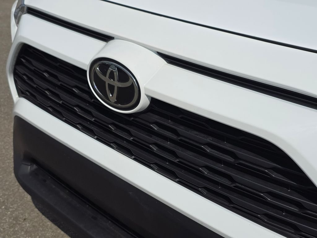 Used 2025 White Toyota XLE image 13