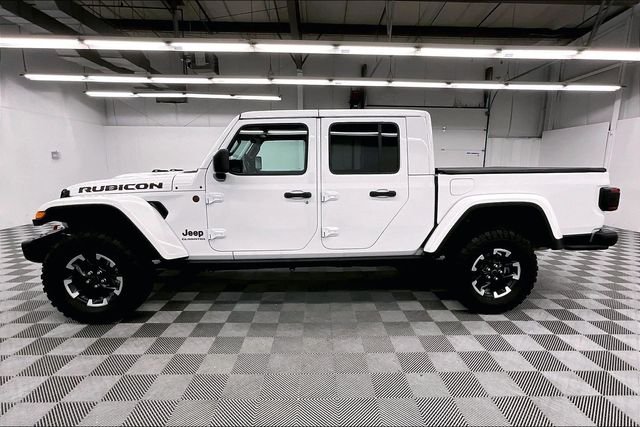 Used 2024 Bright White Clearcoat Jeep Rubicon image 13