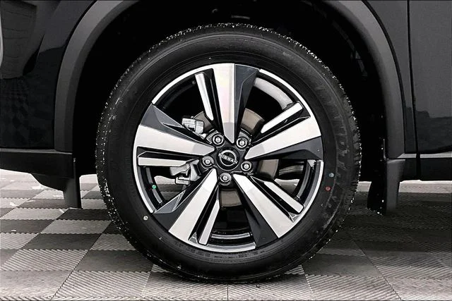 2025 Nissan Rogue SL - Photo 13