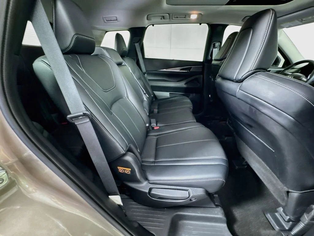 Certified Used 2023 Silver INFINITI LUXE image 39