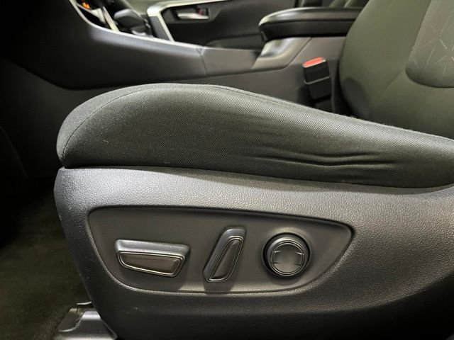 Certified Used 2025  Toyota XLE image 14