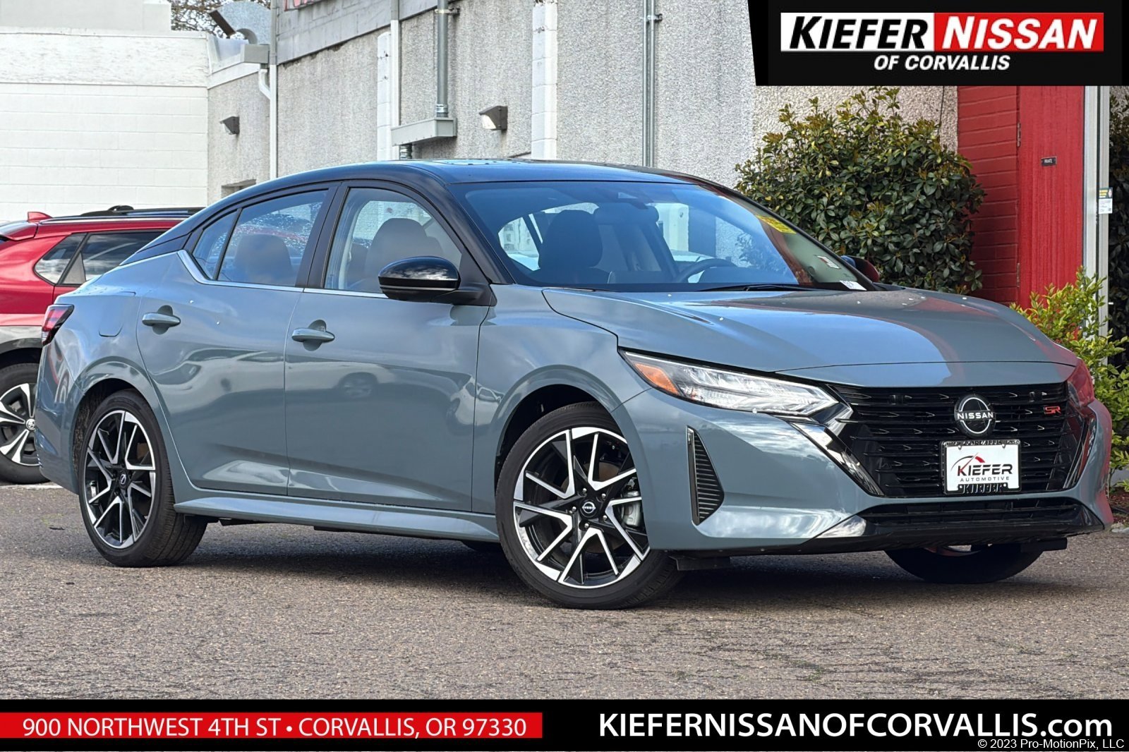 2025 Nissan Sentra SR CVT's photo
