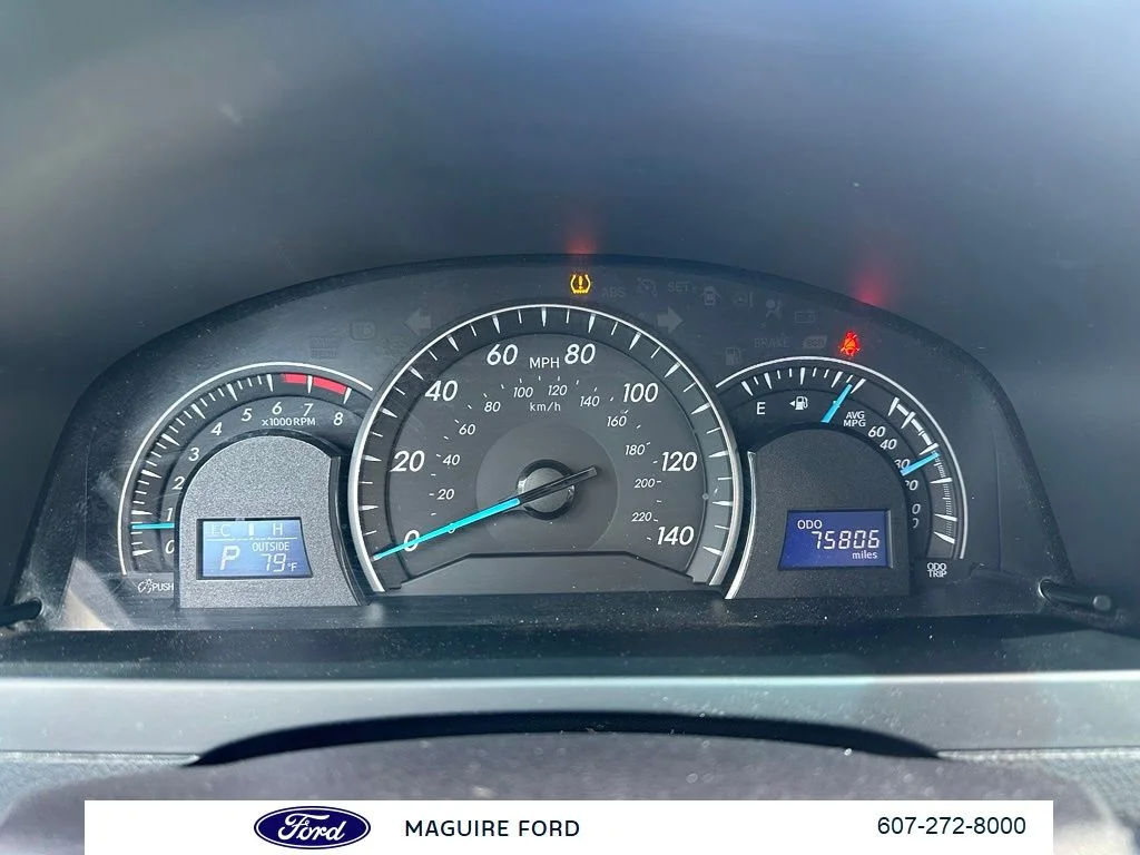 Used 2014 Silver Toyota LE image 18