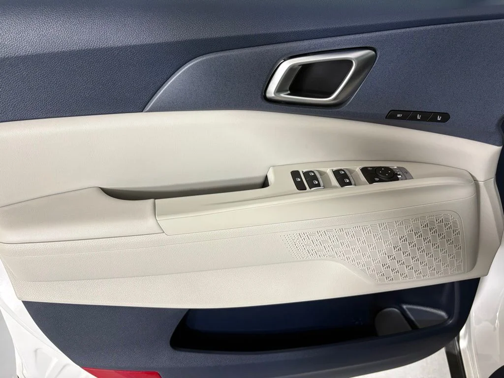 New 2026 White Kia EX image 19