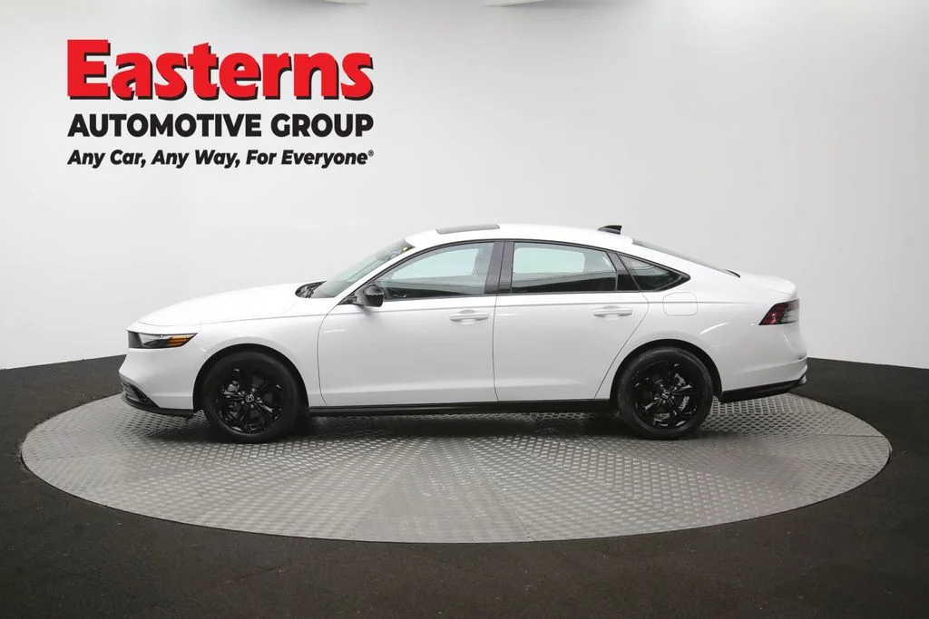 Used 2025 White Honda SE image 58