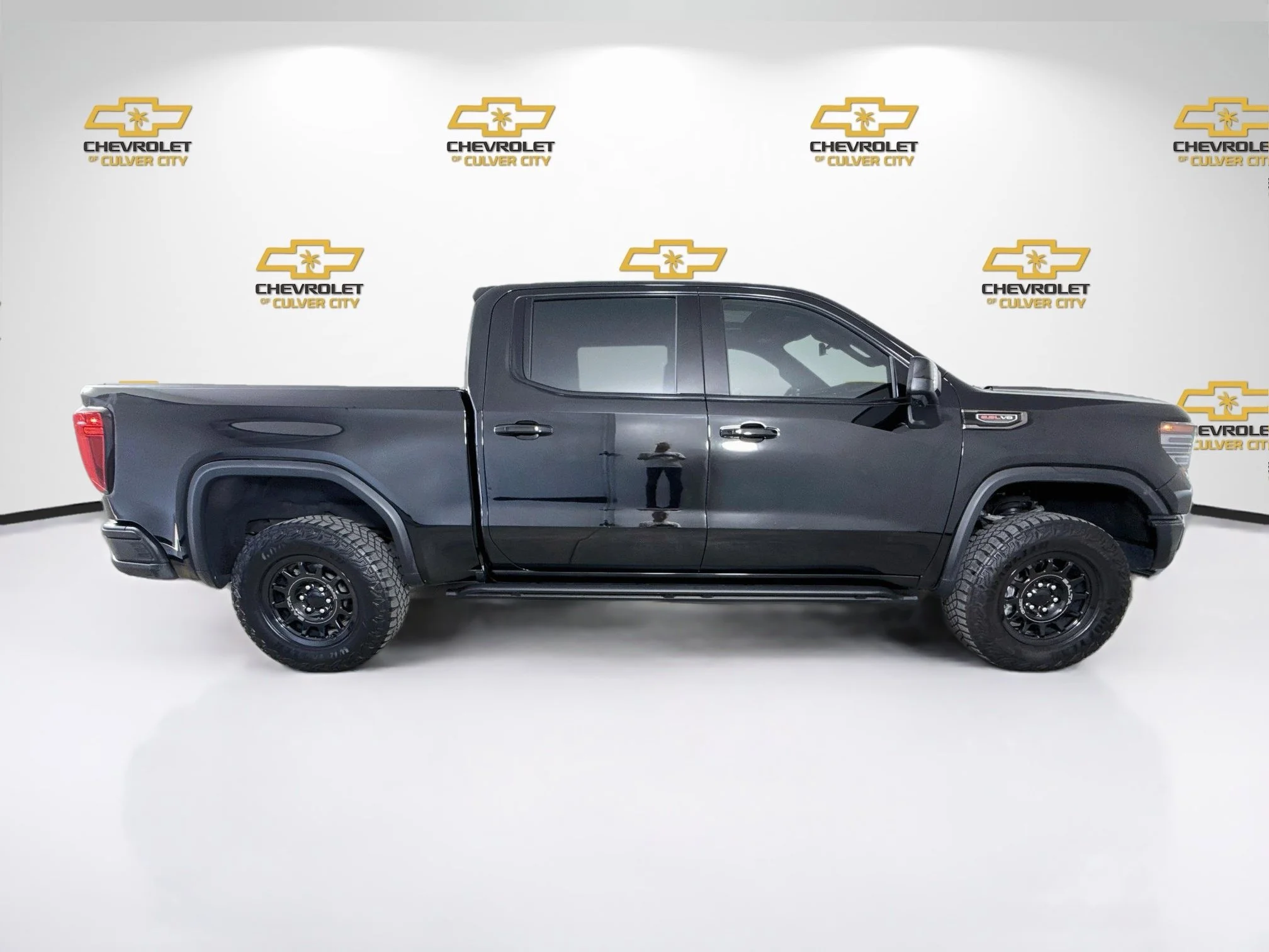 Used 2024 Onyx Black GMC AT4X image 9