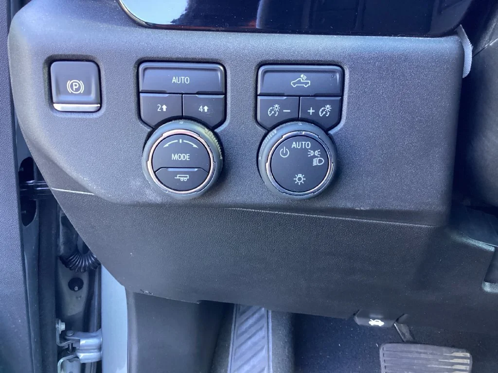 Used 2024 Sterling Gray Metallic Chevrolet LT (2FL) image 15