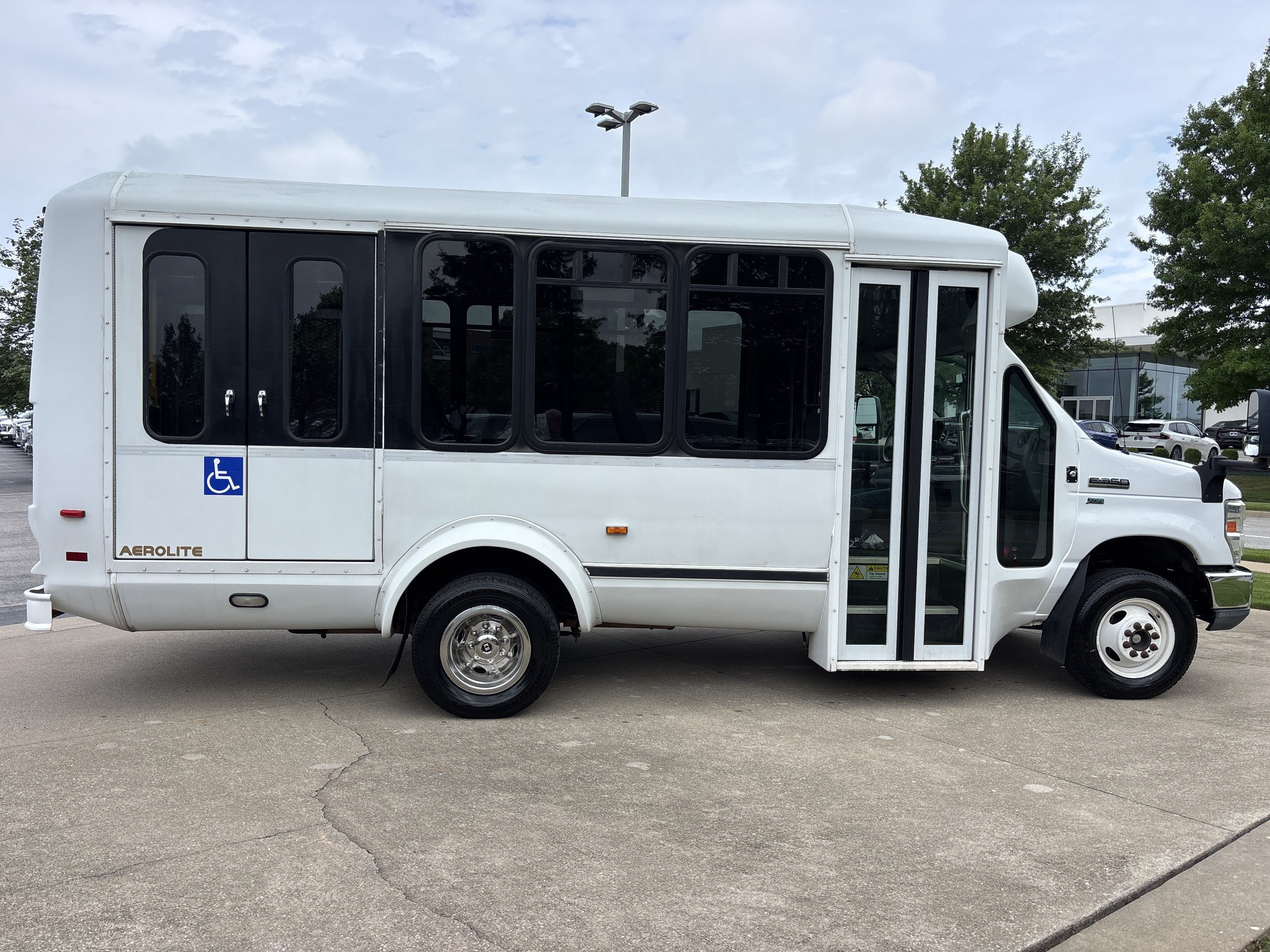 Used 2015 White Ford  image 2