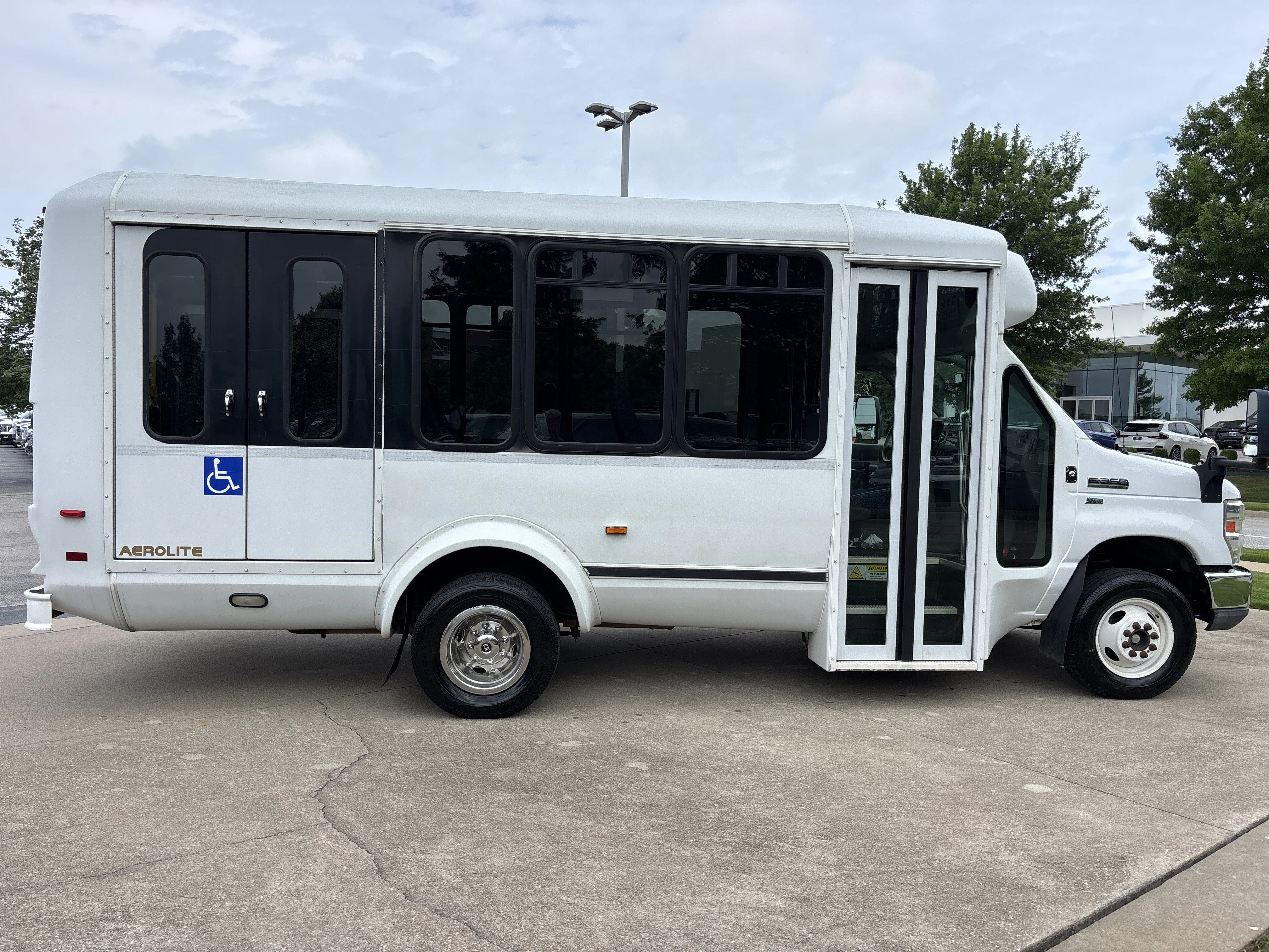 Used 2015 White Ford  image 2