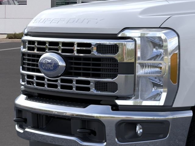 New 2026 Oxford White Ford XLT image 17