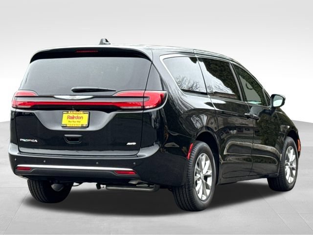 New 2026 Diamond Black Crystal Pearl-Coat Exterior Paint Chrysler Select image 6