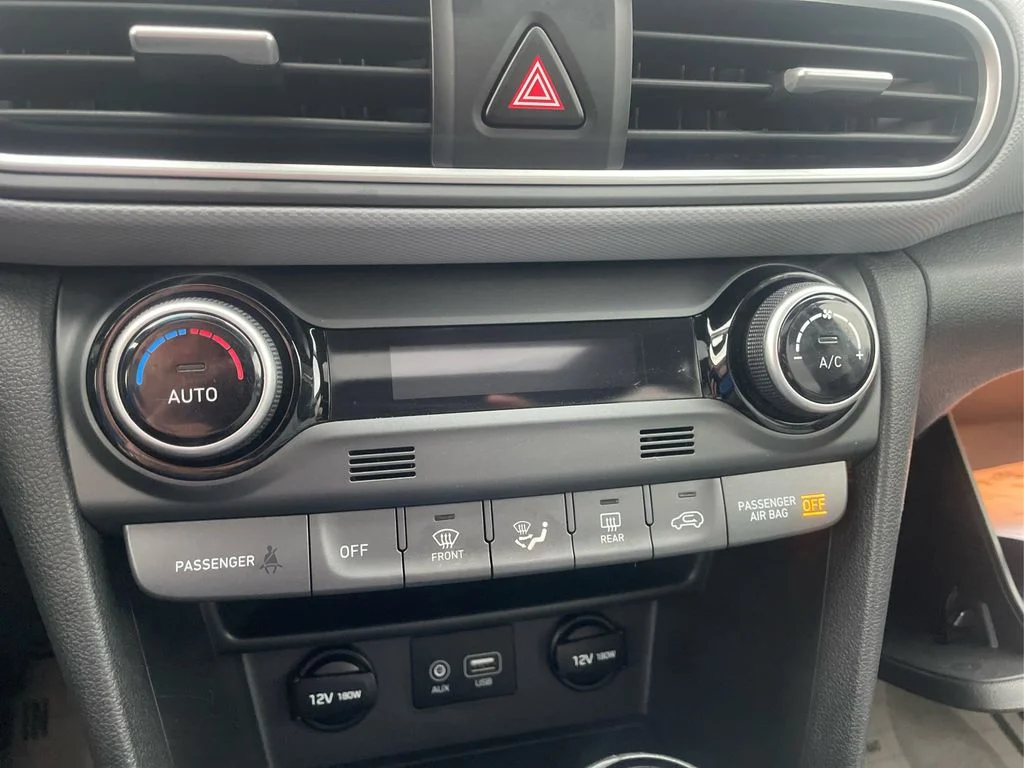 Used 2018 Ultra Black Hyundai Limited image 27