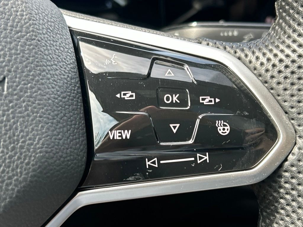 Used 2022  Volkswagen Autobahn image 28