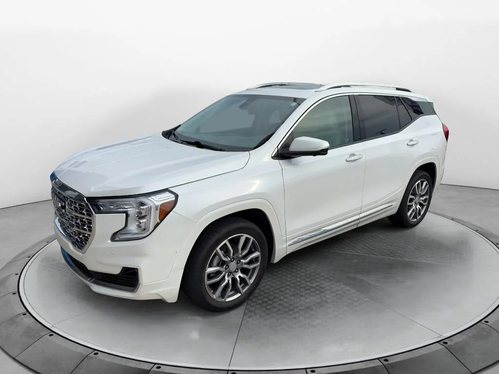 2023 GMC Terrain Denali AWD's photo