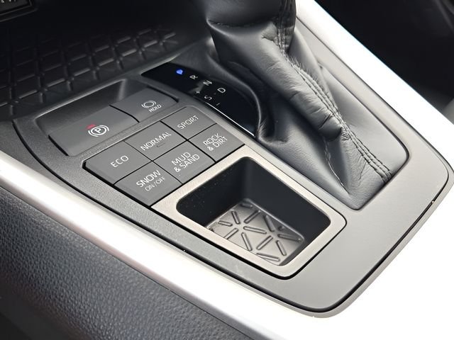 Used 2023  Toyota XLE image 23