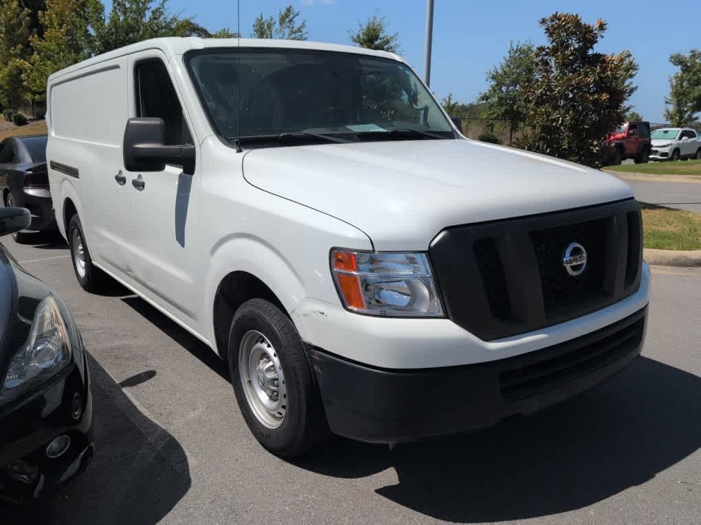 Used 2018 Glacier White Nissan S image 3
