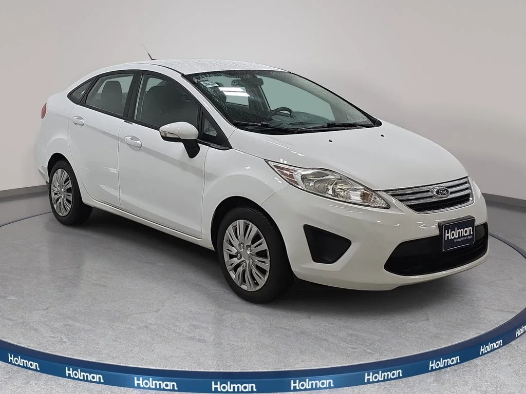 Used 2013 Oxford White Ford SE image 4