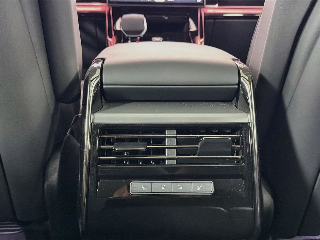 Certified Used 2024 Gray Land Rover SE image 27